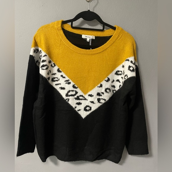 NWT Miracle Animal Print Colorblock Round Neckline Sweater. Size S/M - Picture 1 of 6